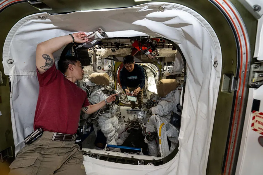 711LのEDCギアが宇宙へ | 711L EDC-03