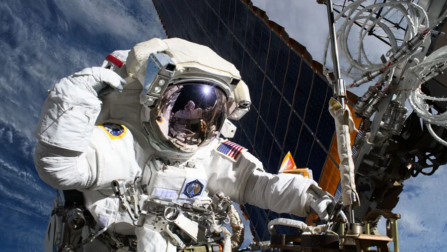 宇宙飛行士はどんなEDCギアを使うのか | 711L-01