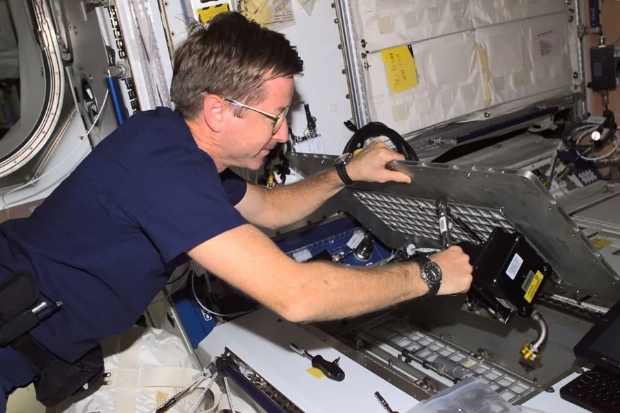 宇宙飛行士はどんなEDCギアを使うのか | 711L-04