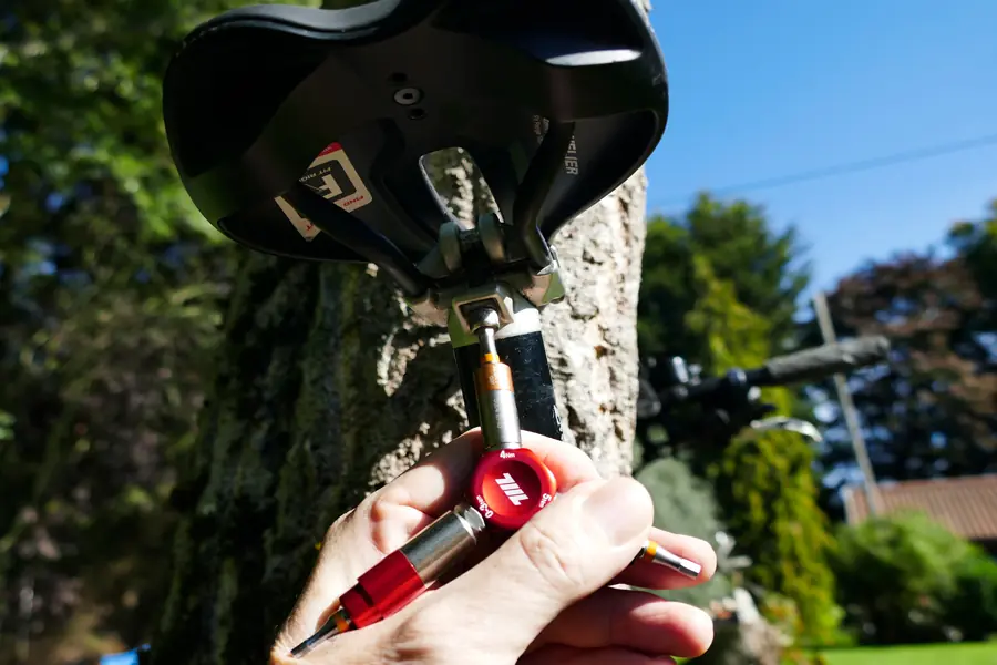 The 711L EDC Y Torque-Driver is the Perfect Bike Tool-01