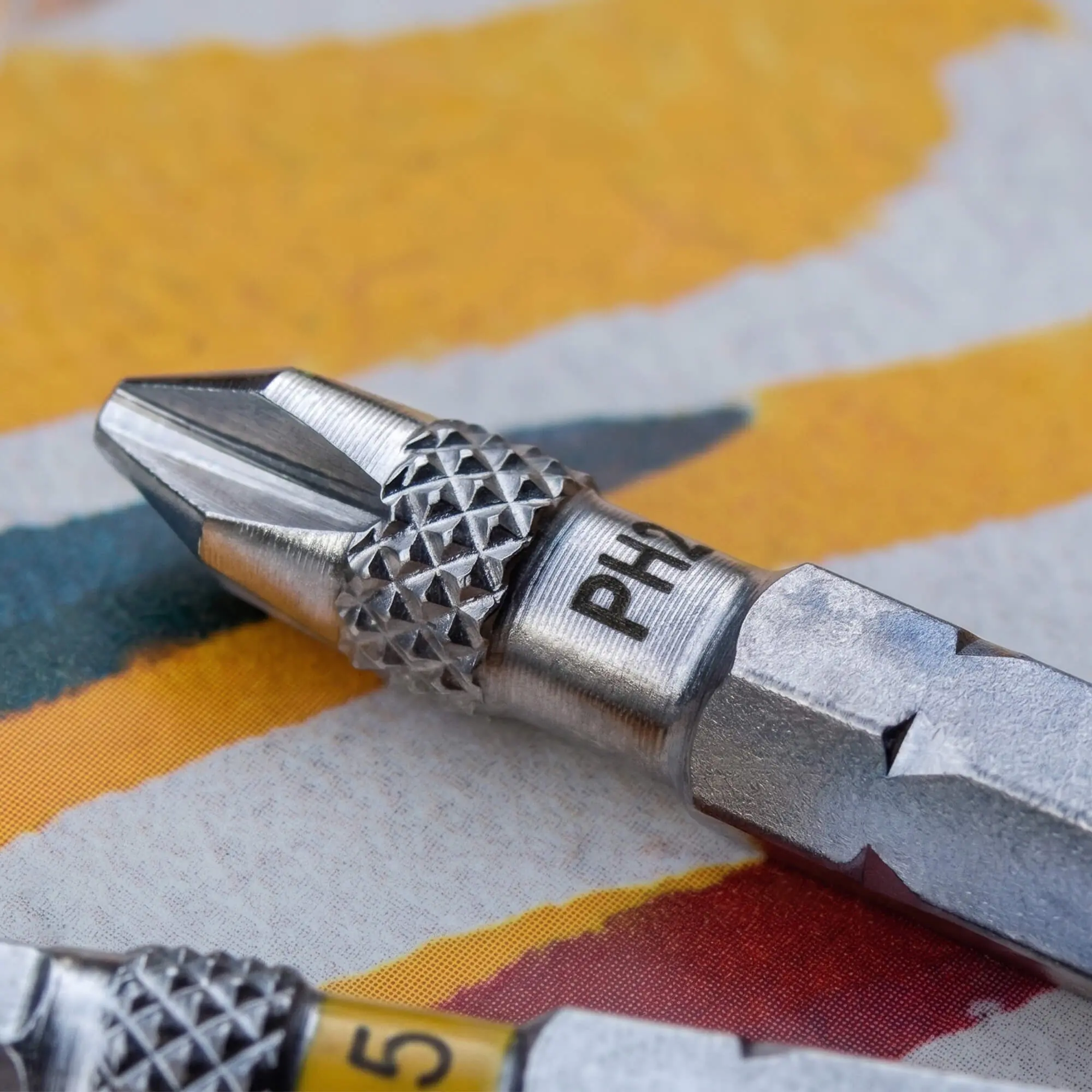 03_711L KnurlGrip 1_4 Inch Hex Bit Set Kurling Details-min
