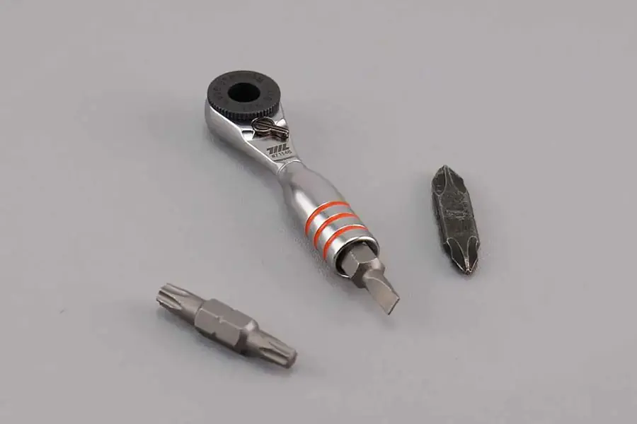 711L EDC 1/4インチ メス型ラチェットレンチ | 711L